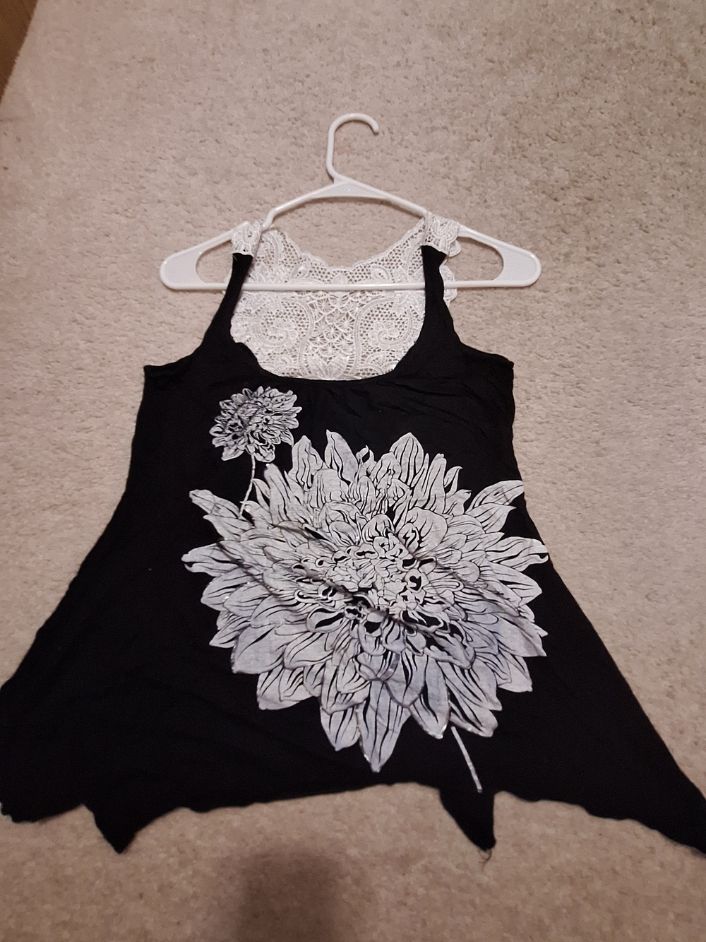 Black Floral Lace-Back Tank Top - Picture 3 of 7